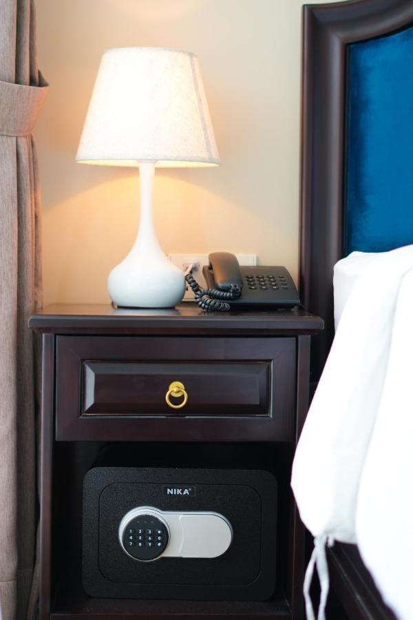 Family Room,1363908317:JPEG